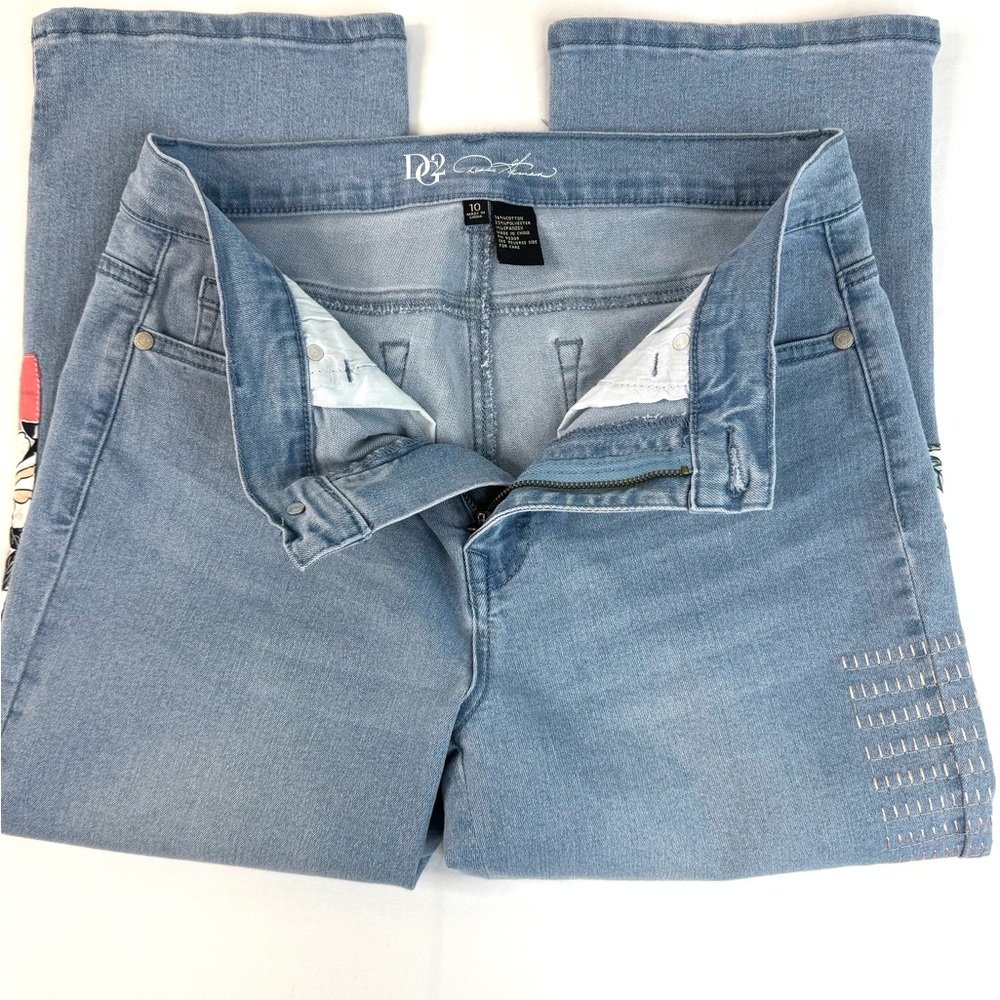 Diane Gilman Cropped Embroidered Jeans Women’s Size 10 Stretch Light Wash DG2 - Picture 9 of 17